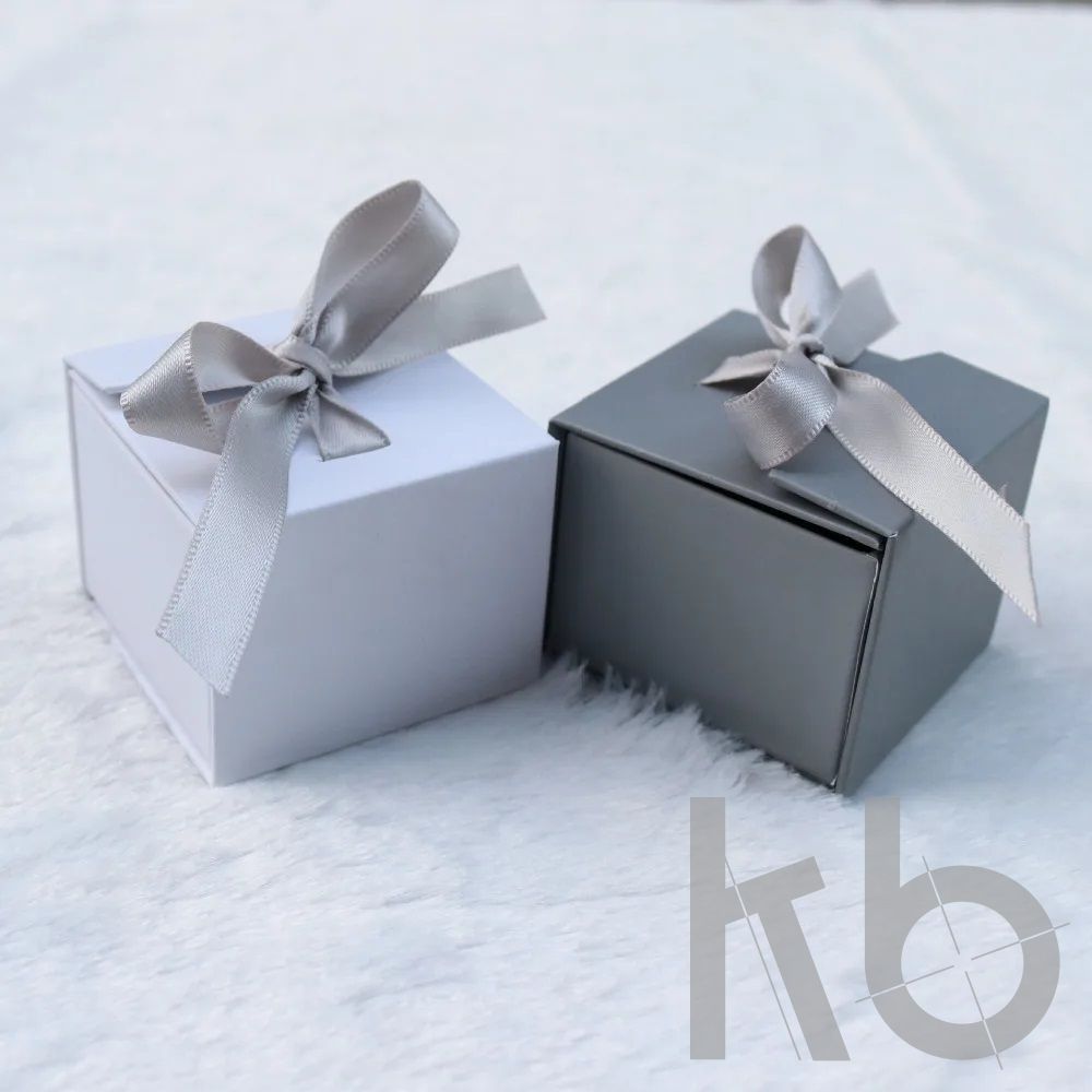 Коробка-подарок на ленте кашированная