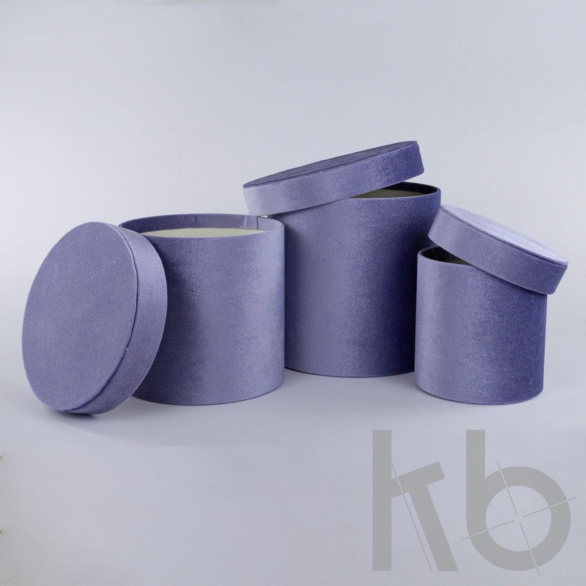 Круглые подарочные коробки кашированные сиреневым бархатом