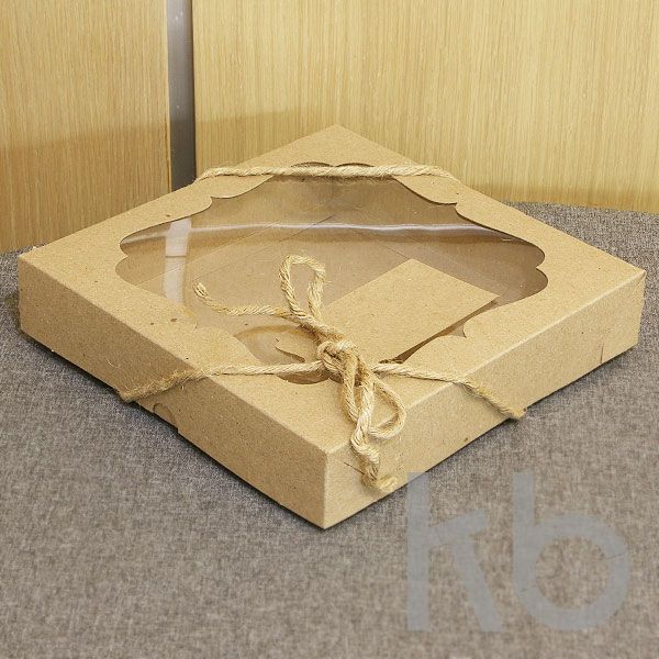 Коробка из крафт картона с фигурным окном на крышке