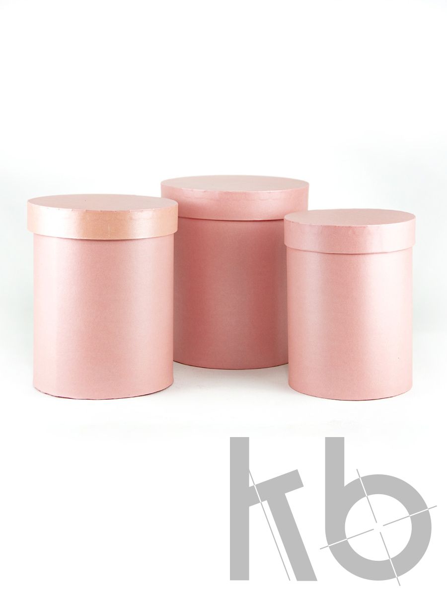 Круглая кашированная коробка из розового Маджестика