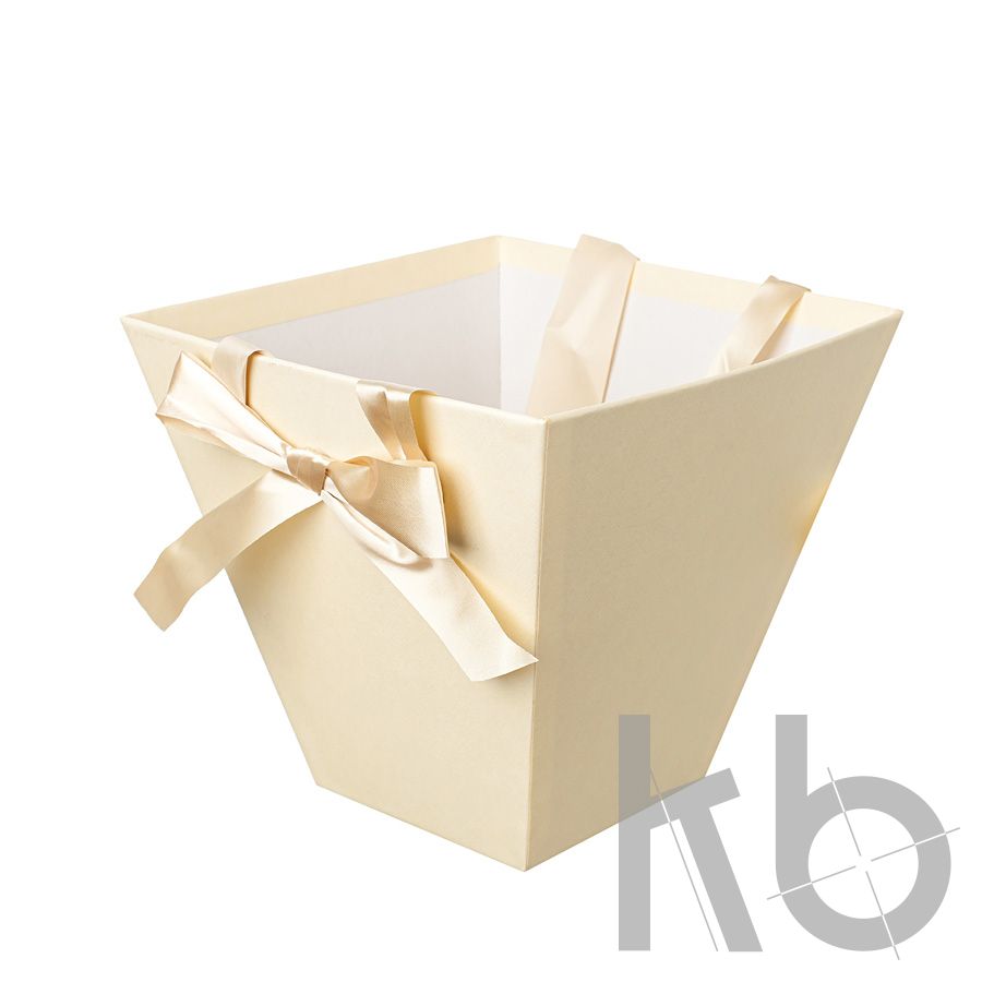 коробка - переноска для цветов с бантом светло-желтая