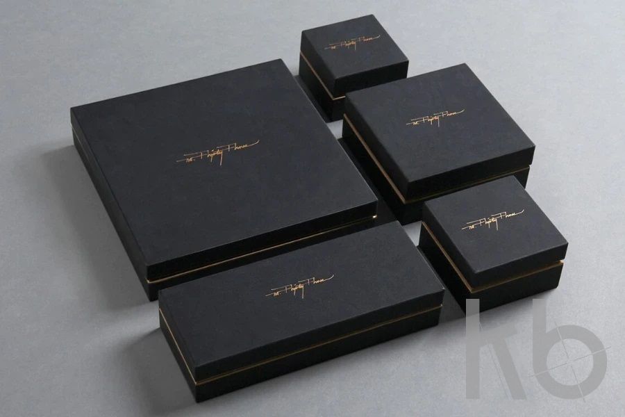 Коробка картонная на втулке с печатью шелкографией