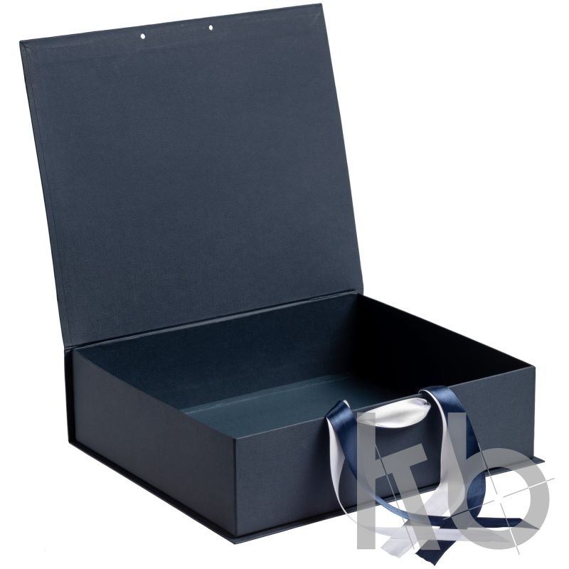 Черная кашированная коробка на ленте