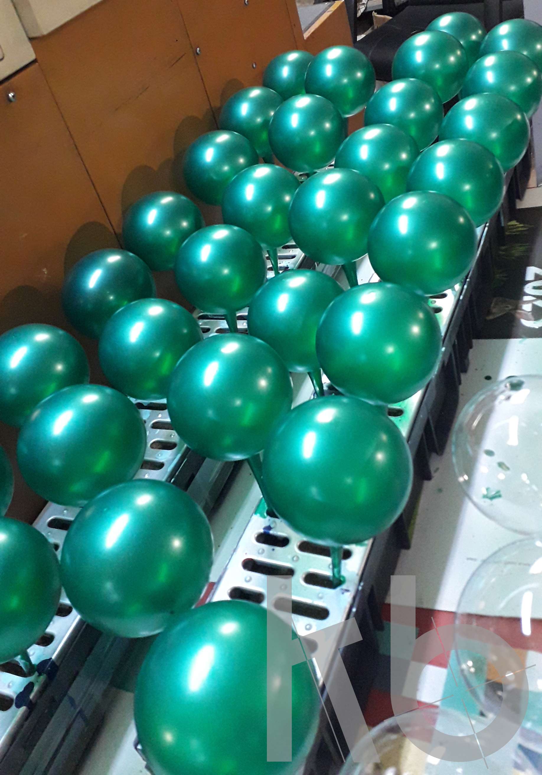 Покраска шаров зеленый металлик