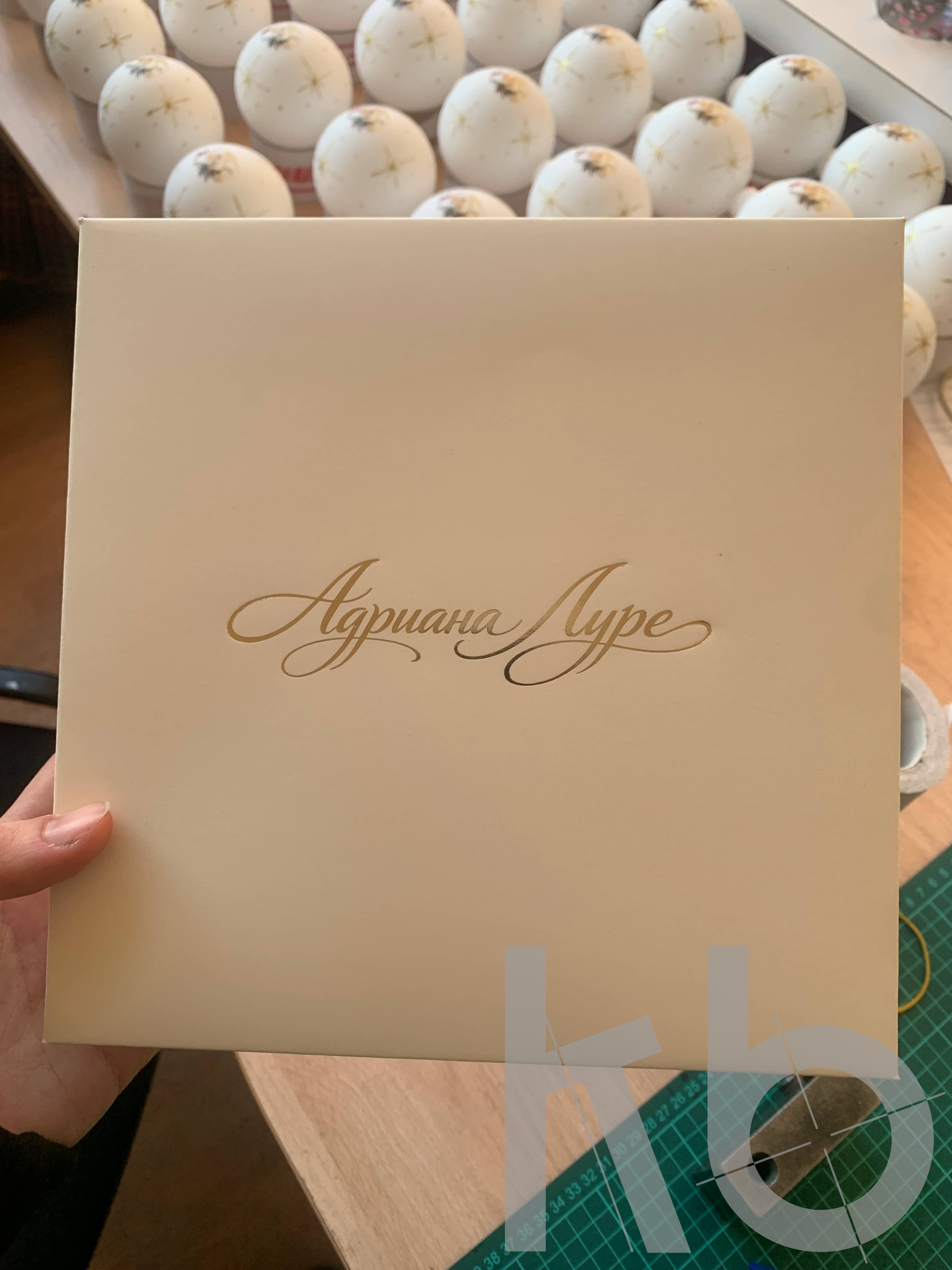 Коробка крышка-дно 210х210х60 мм с тиснением золотом